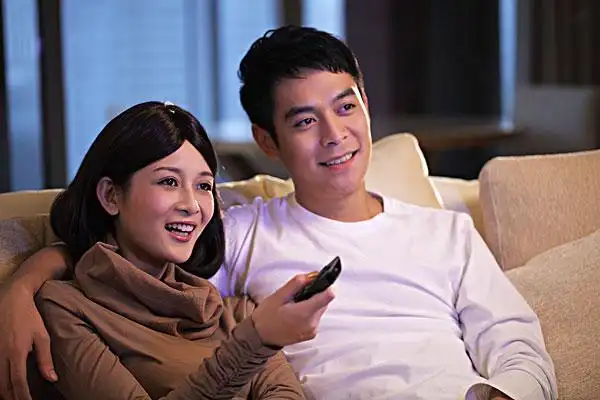 情侣一起看的视频