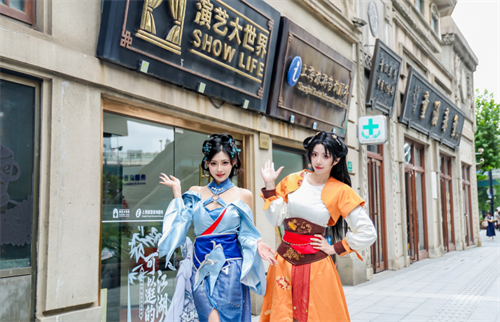 这波“江湖局”太会了！恺英双国风IP把三国和古龙搬进黄浦街头